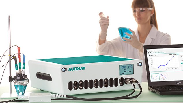 Autolab-PGSTAT128N-with-operator-in-background.jpg