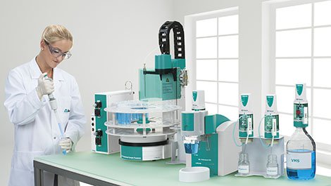 lab-worker-with-MVA-21.jpg