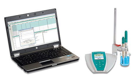 914-pH_Conductometer-in-the-lab-with-laptop.jpg